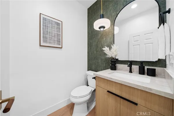 $1,799,900 | 33 Winterfield Road, Irvine, CA 92602