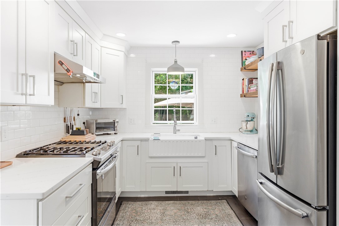 23 Dyer Street Warren, RI 02885 - Photo 3 of 49