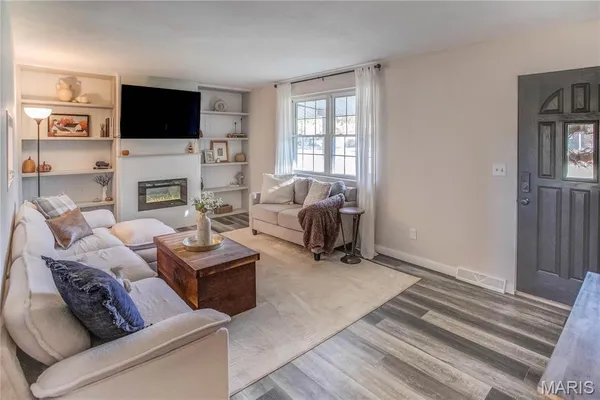 $1,950 | 115 Echo Lane, Bethalto, IL 62010