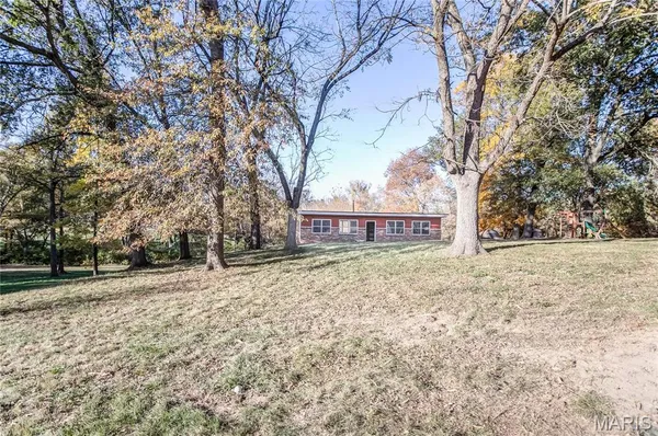 $1,950 | 115 Echo Lane, Bethalto, IL 62010