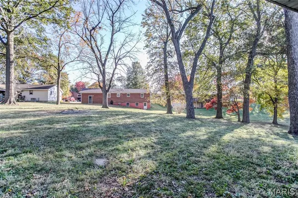 $1,950 | 115 Echo Lane, Bethalto, IL 62010