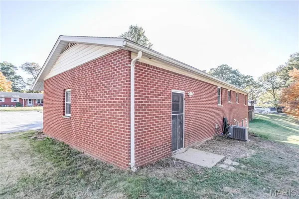 $1,950 | 115 Echo Lane, Bethalto, IL 62010