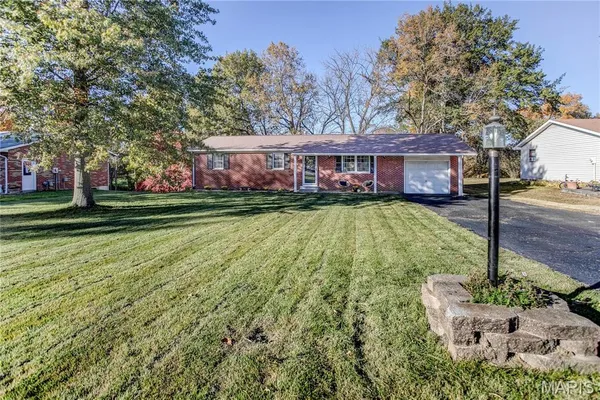 $1,950 | 115 Echo Lane, Bethalto, IL 62010