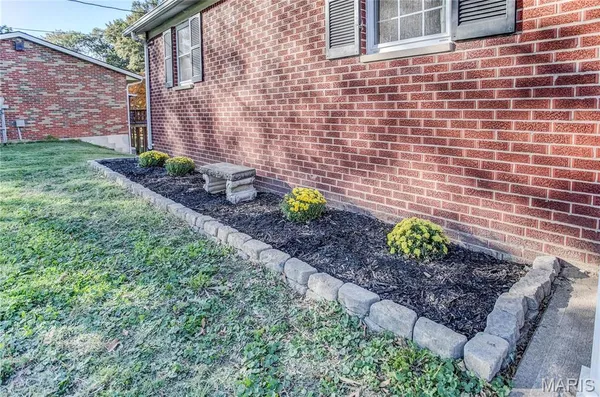 $1,950 | 115 Echo Lane, Bethalto, IL 62010