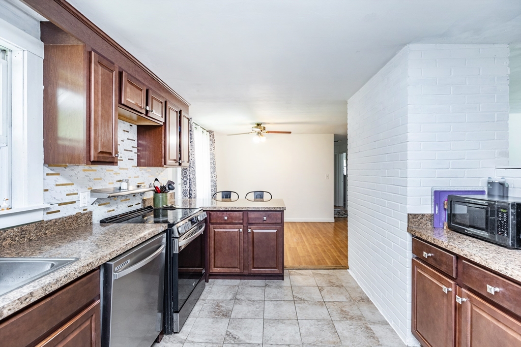 8 Andover Road Beverly, MA 01915 - Photo 4 of 30