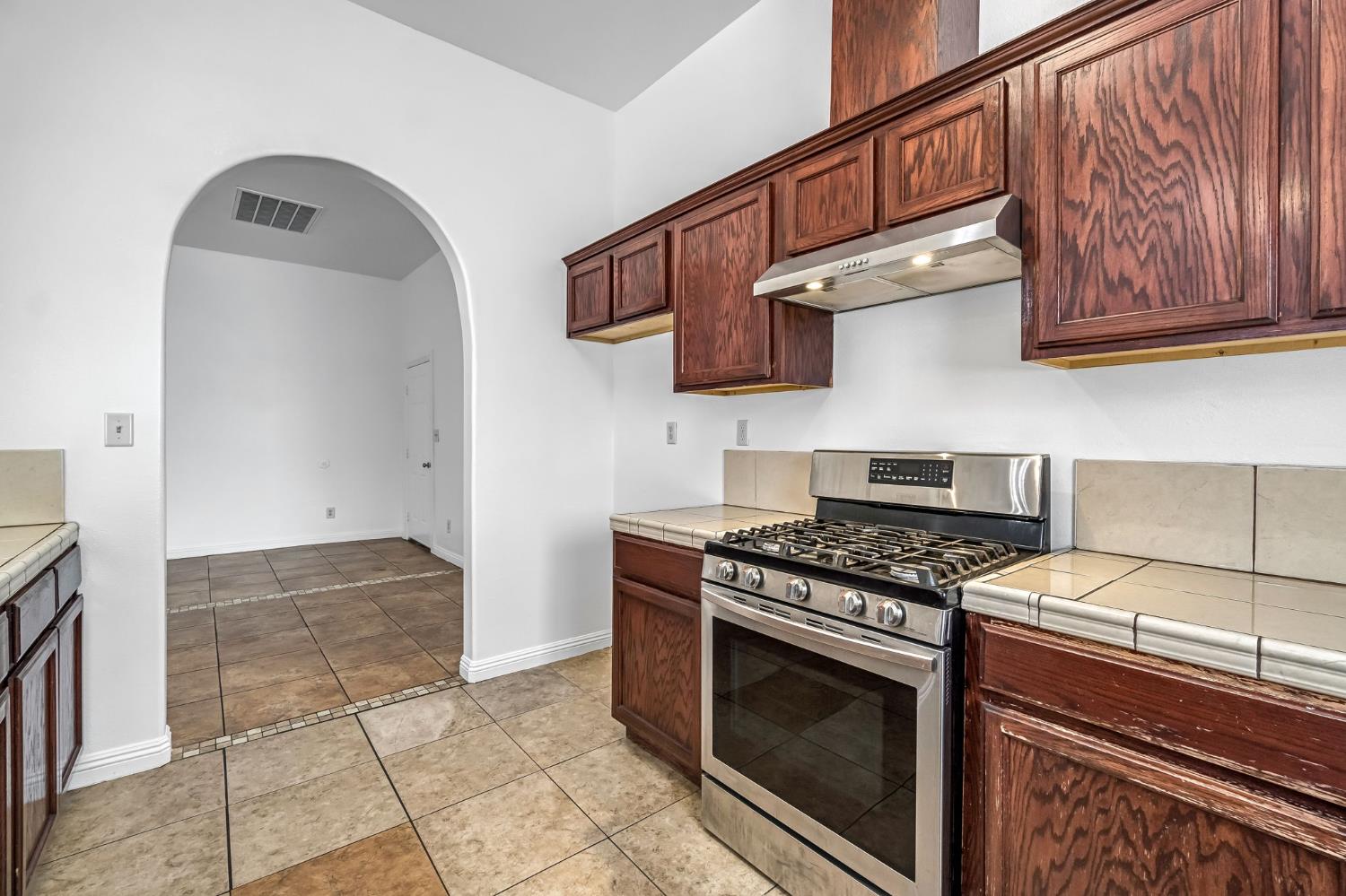 4863 North Doon Way Fresno, CA 93710 - Photo 16 of 29