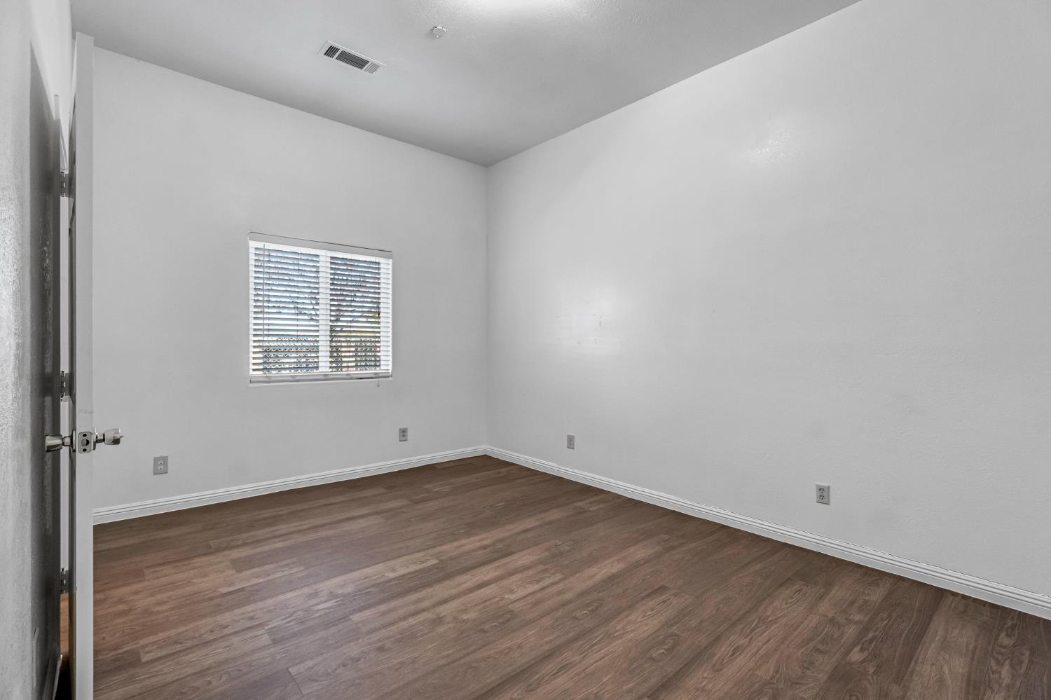4863 North Doon Way Fresno, CA 93710 - Photo 18 of 29