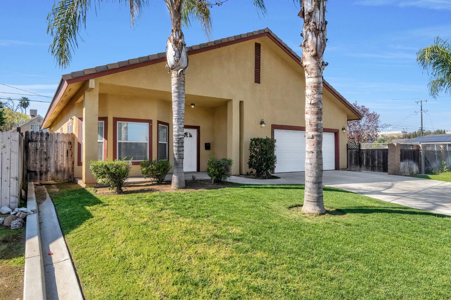 4863 North Doon Way Fresno, CA 93710 - Photo 2 of 29