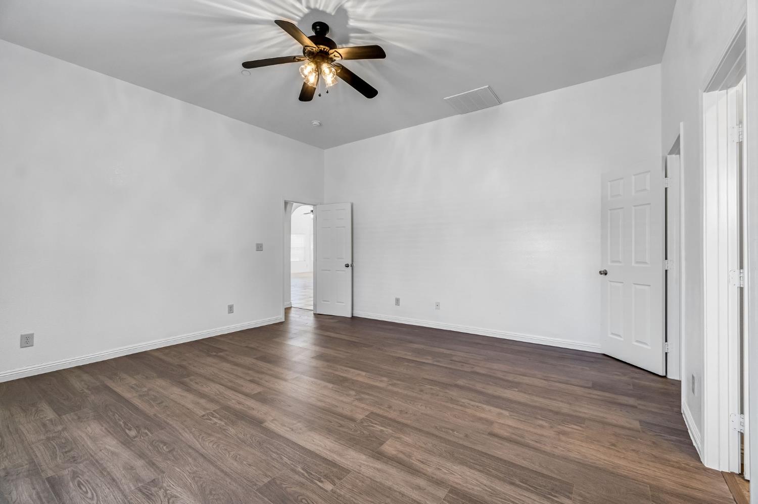 4863 North Doon Way Fresno, CA 93710 - Photo 21 of 29