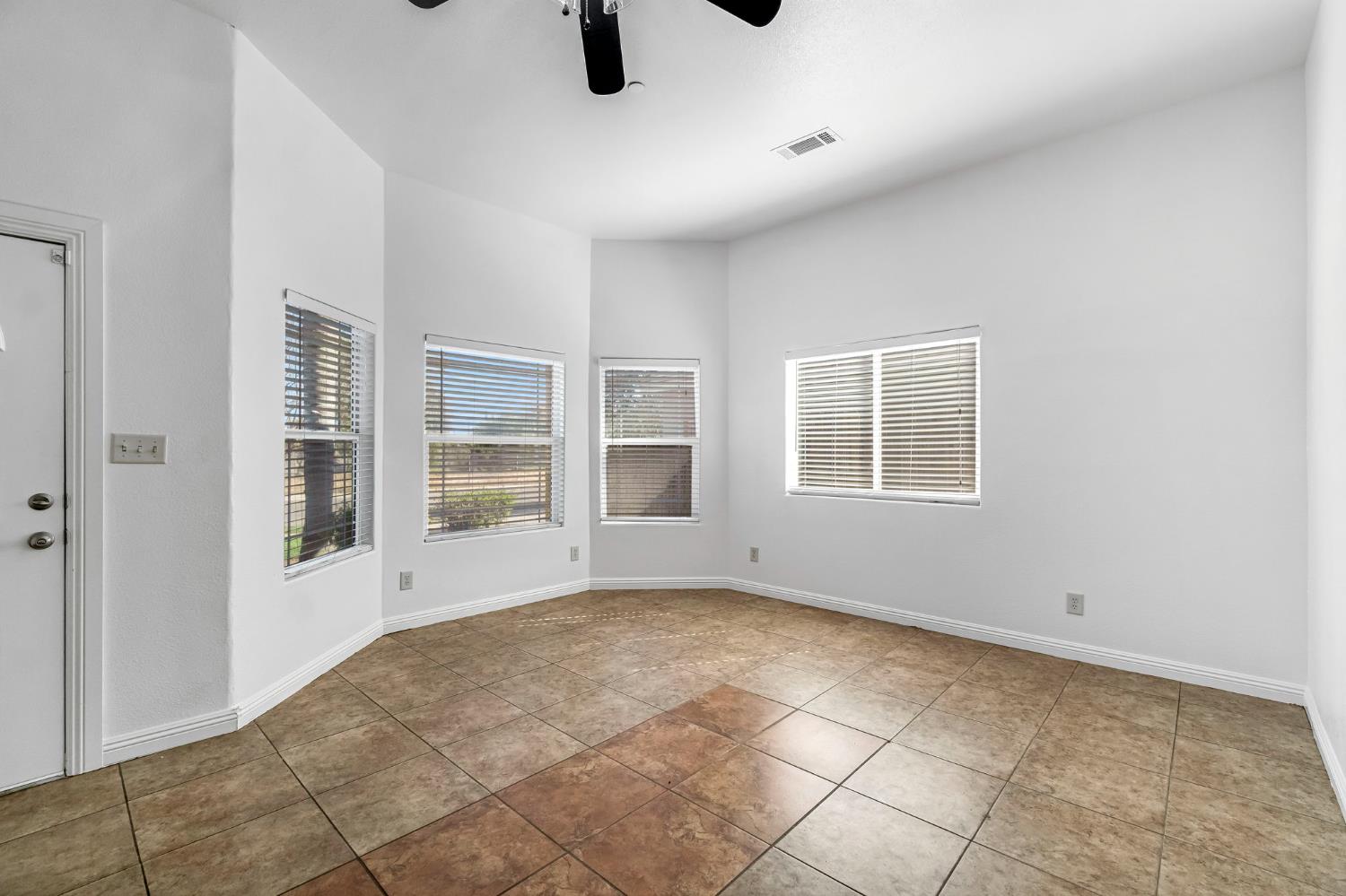 4863 North Doon Way Fresno, CA 93710 - Photo 5 of 29