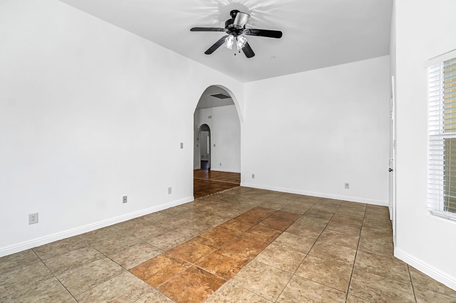 4863 North Doon Way Fresno, CA 93710 - Photo 6 of 29