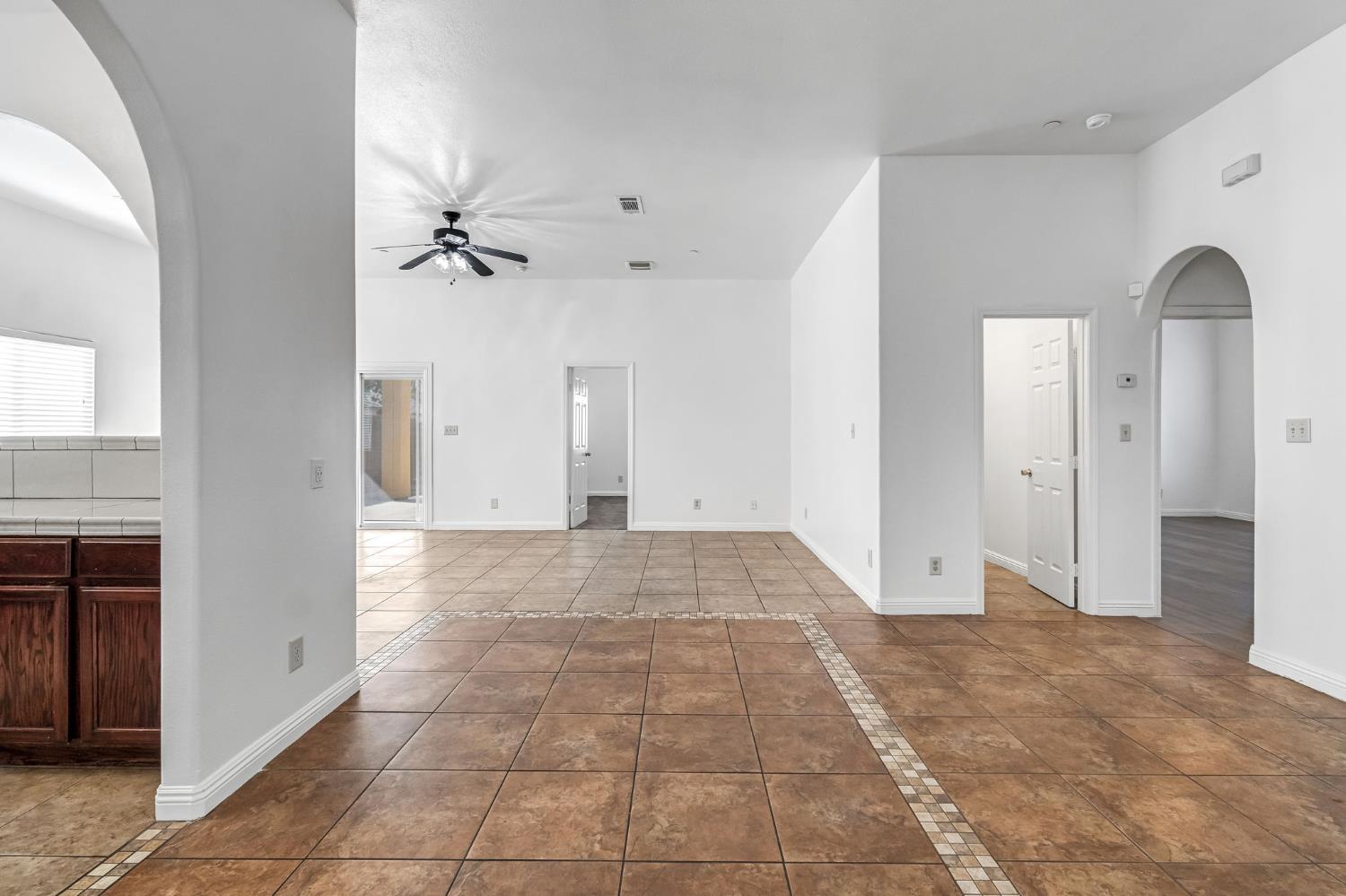 4863 North Doon Way Fresno, CA 93710 - Photo 7 of 29
