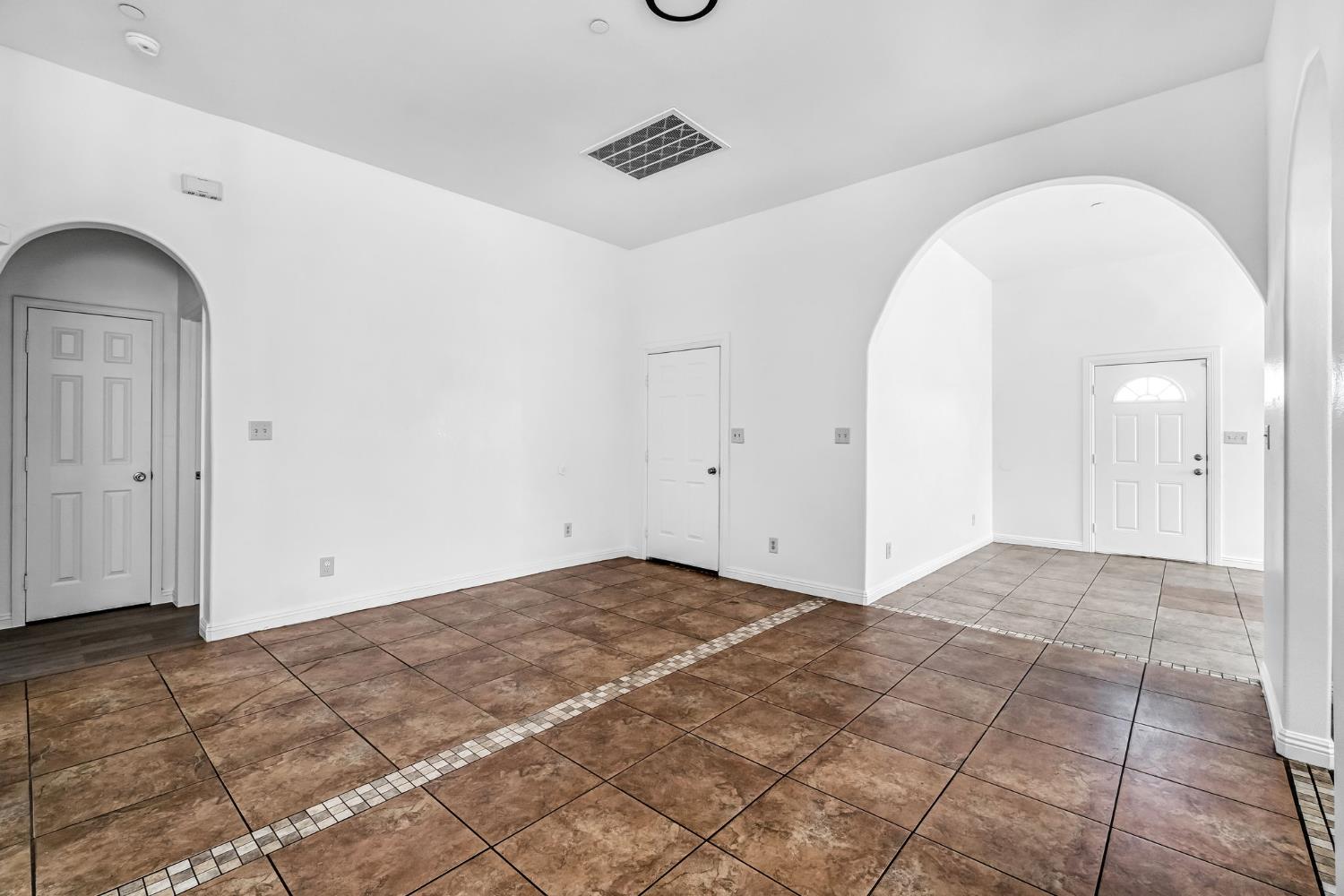 4863 North Doon Way Fresno, CA 93710 - Photo 9 of 29