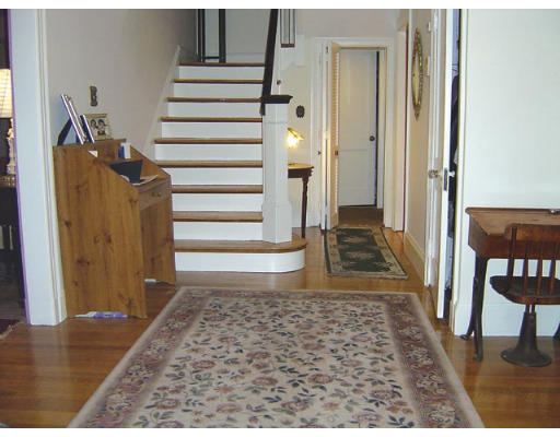 26 Mason Road Newton, MA 02459 - Photo 2 of 8