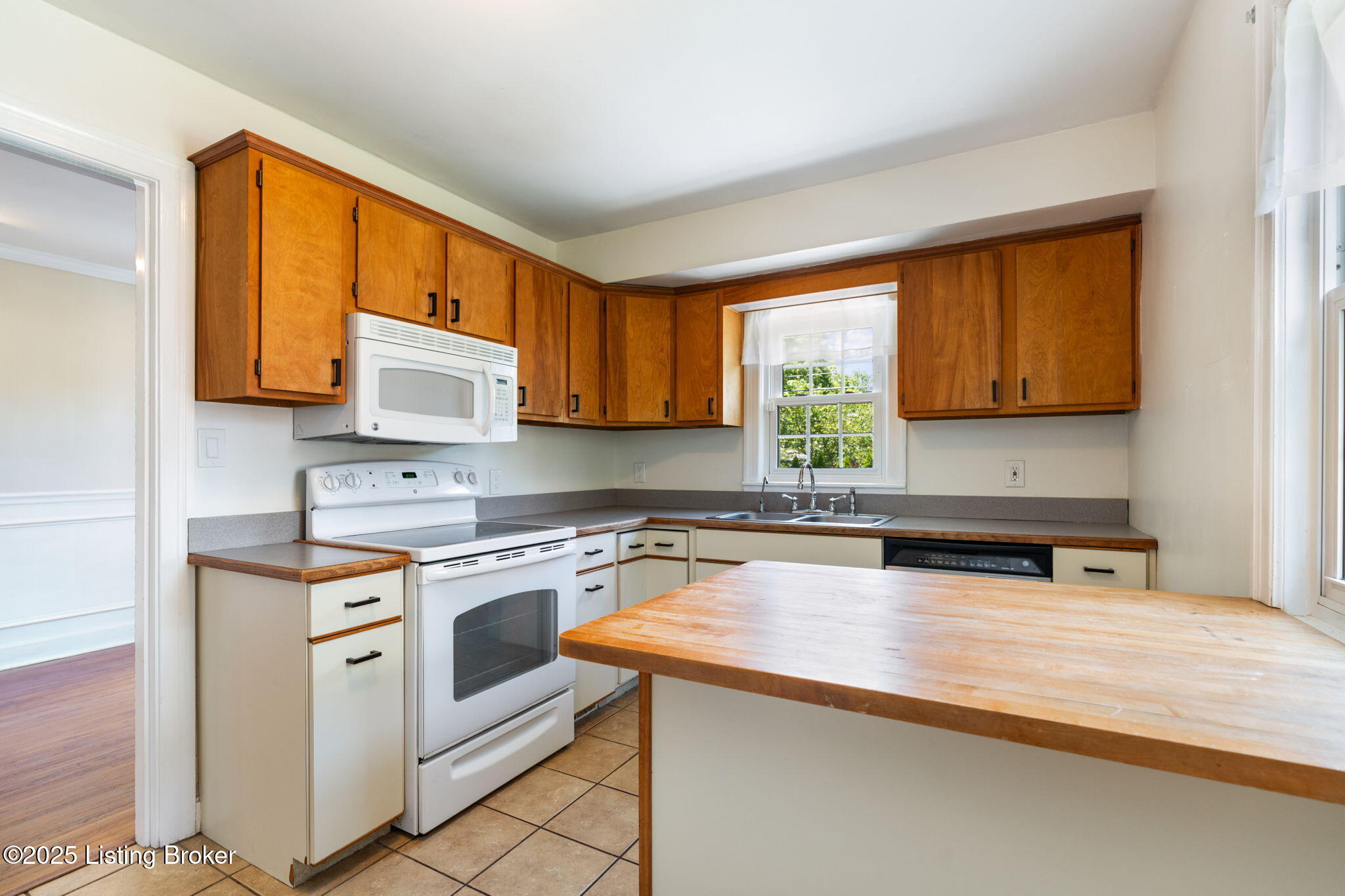 216 Tyne Road Louisville, KY 40207 - Photo 14 of 23 Kitchen