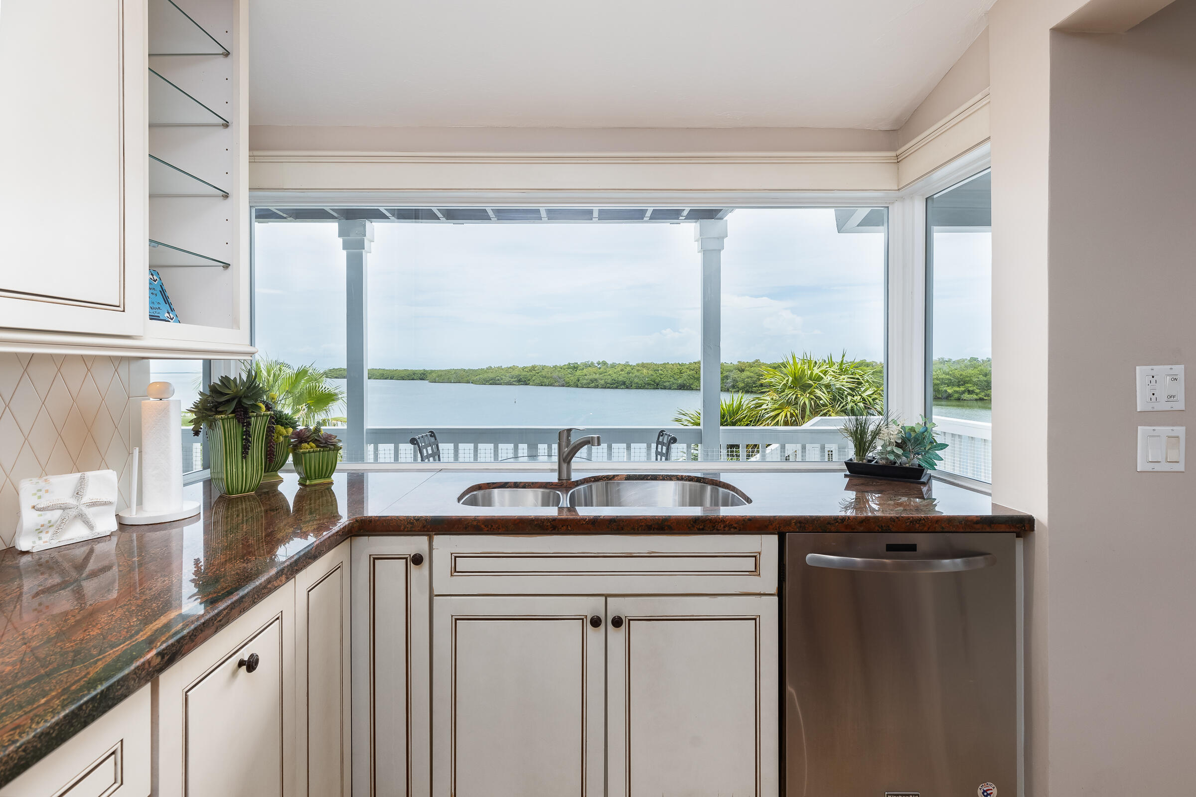 110 Redwing Road Tavernier, FL 33070 - Photo 14 of 50 Kitchen Window
