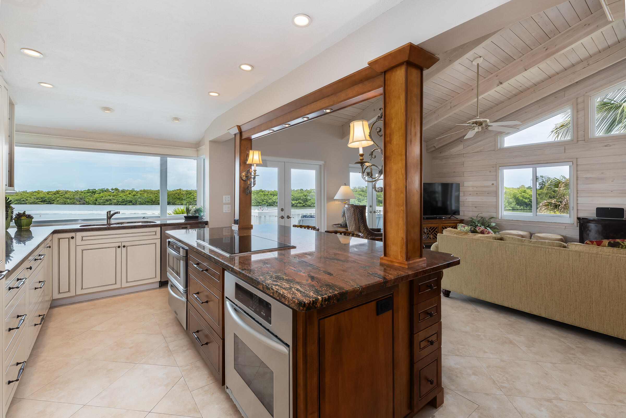 110 Redwing Road Tavernier, FL 33070 - Photo 18 of 50 Cooktop & Oven