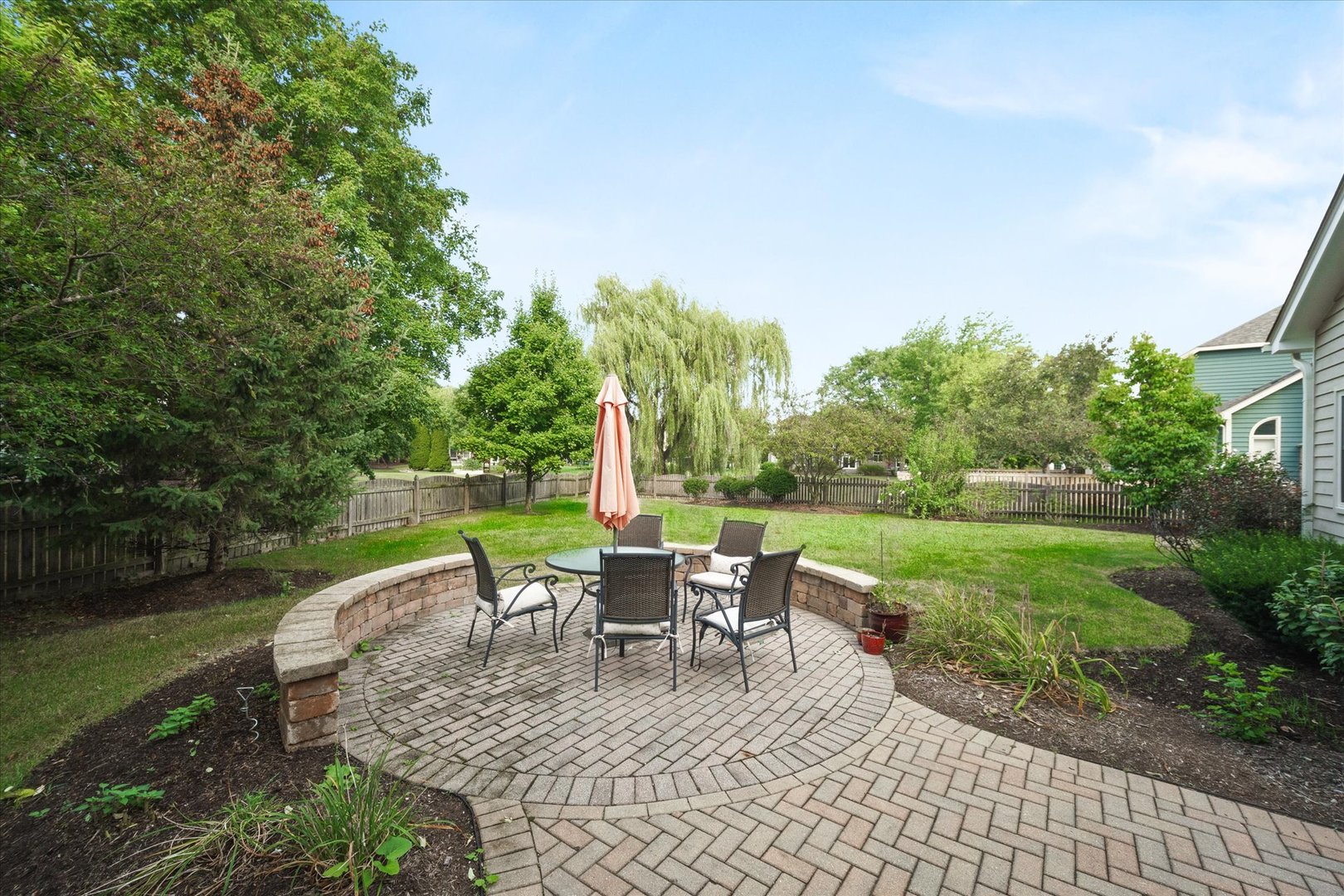 3235 Gateshead Drive Naperville, IL 60564 - Photo 5 of 21 a view of a tables and chairs in patio