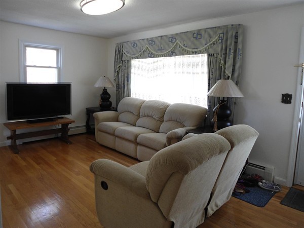 19 Thomas Road Lawrence, MA 01843 - Photo 4 of 18 Gallery Image 4