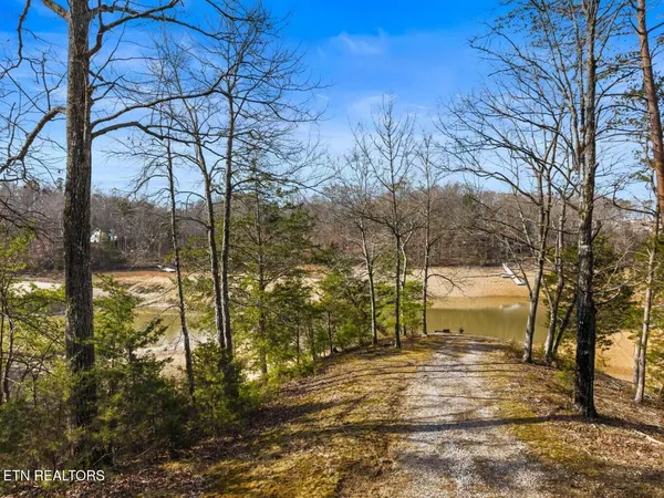$469,000 | 1027 Dean Circle, Dandridge, TN 37725