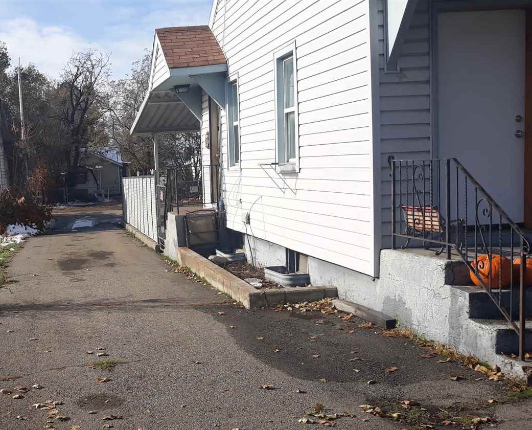 813 North Park Road Spokane Valley, WA 99212 - Photo 3 of 6