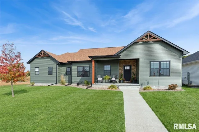 $415,000 | 322 Crossroads Avenue, Camanche, IA 52730