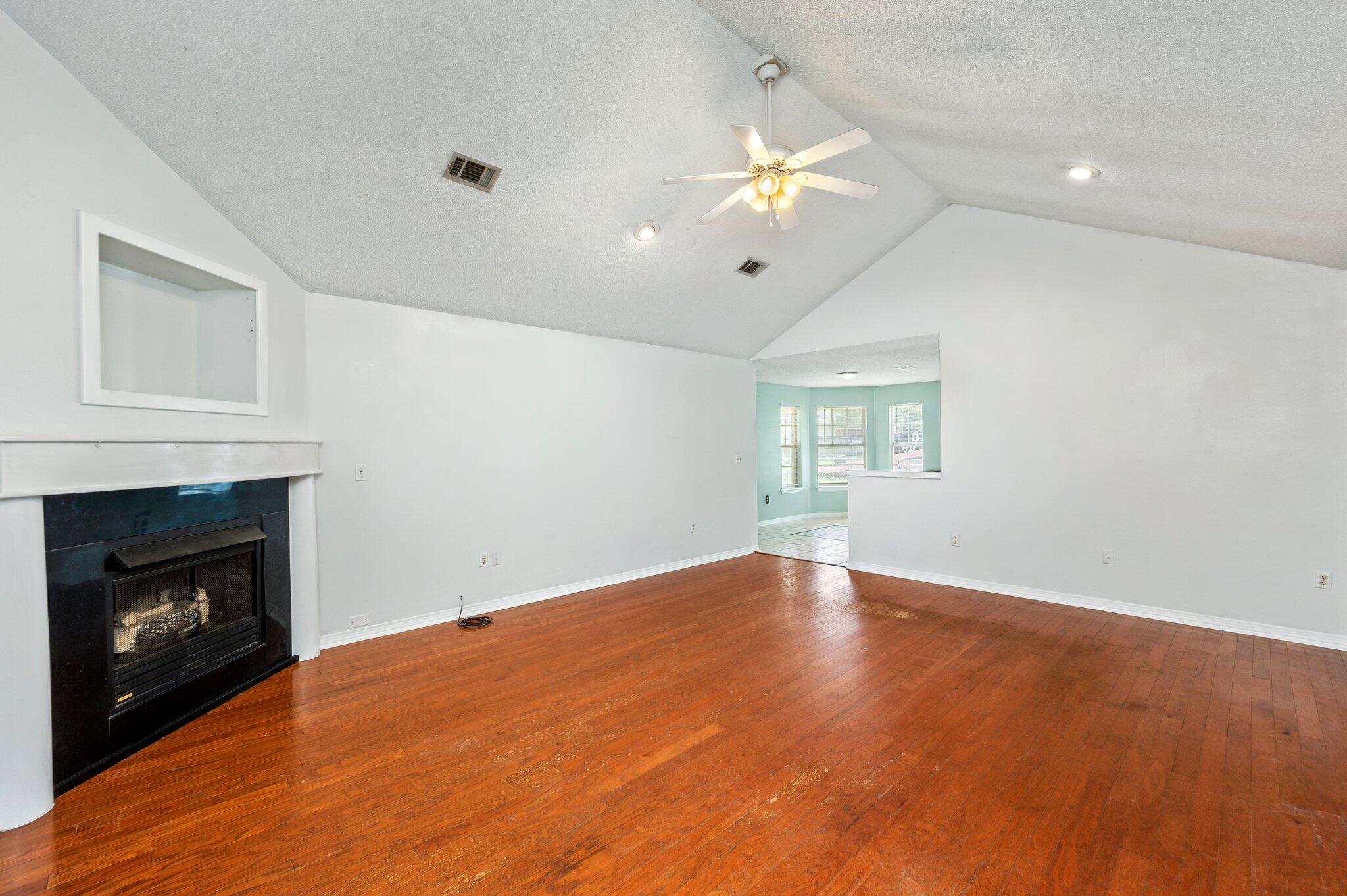 5417 Monterrey Road Crestview, FL 32539 - Photo 7 of 43 Interior Living Room