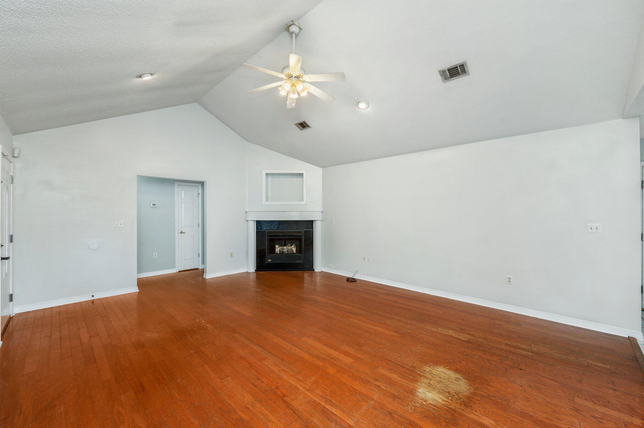 5417 Monterrey Road Crestview, FL 32539 - Photo 8 of 43 Interior Living Room Left