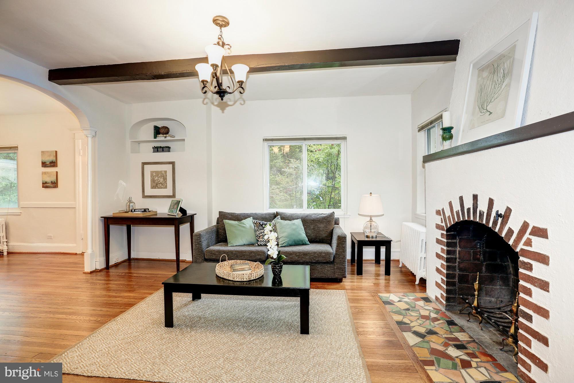 4300 River Road Northwest Washington, DC 20016 - Photo 3 of 30 Living Room