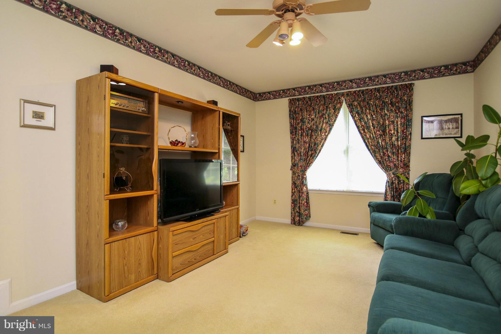 3605 Klausmier Road Baltimore, MD 21236 - Photo 14 of 25 Family Room right next to Kitchen