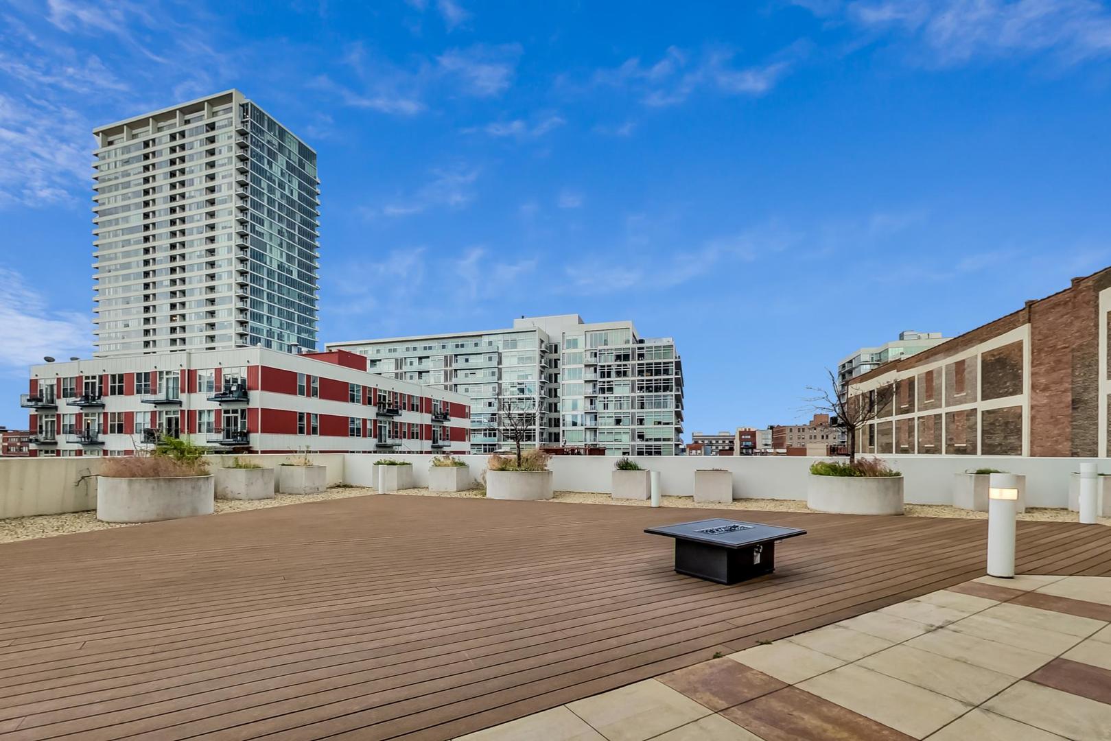 1600 South Indiana Avenue, Unit 1602 Chicago, IL 60616 - Photo 23 of 26 a roof deck view with the ocean view
