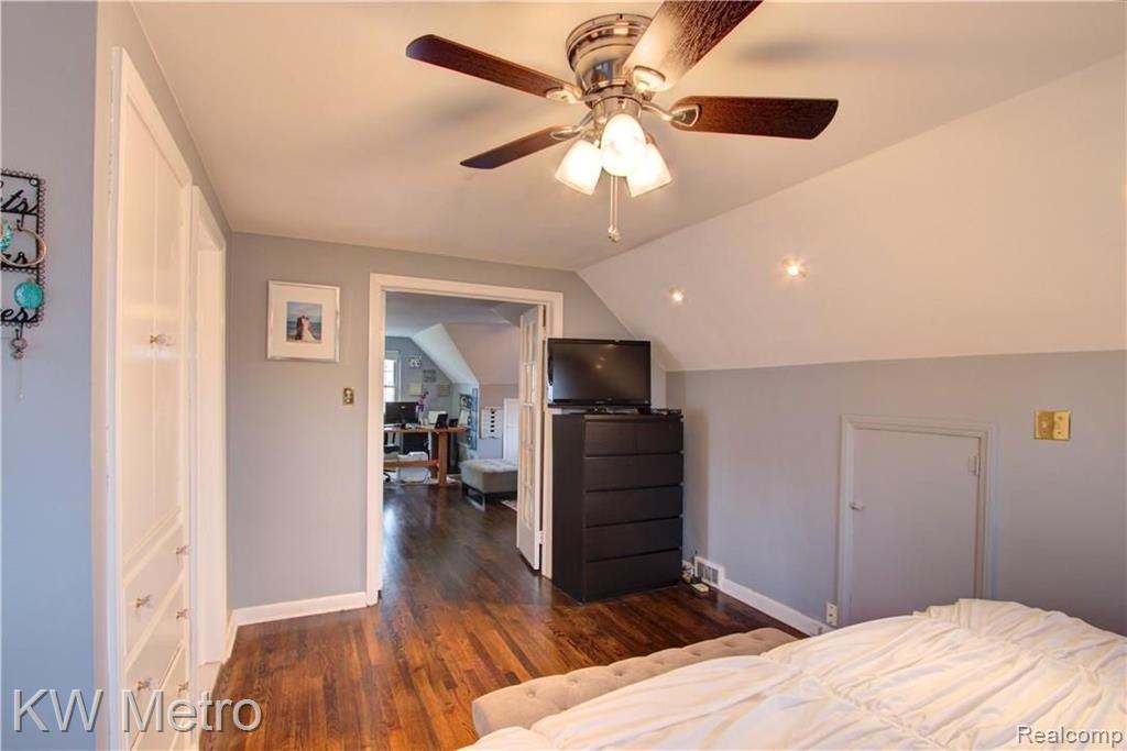 1800 Hampton Road Grosse Pointe Woods, MI 48236 - Photo 8 of 35