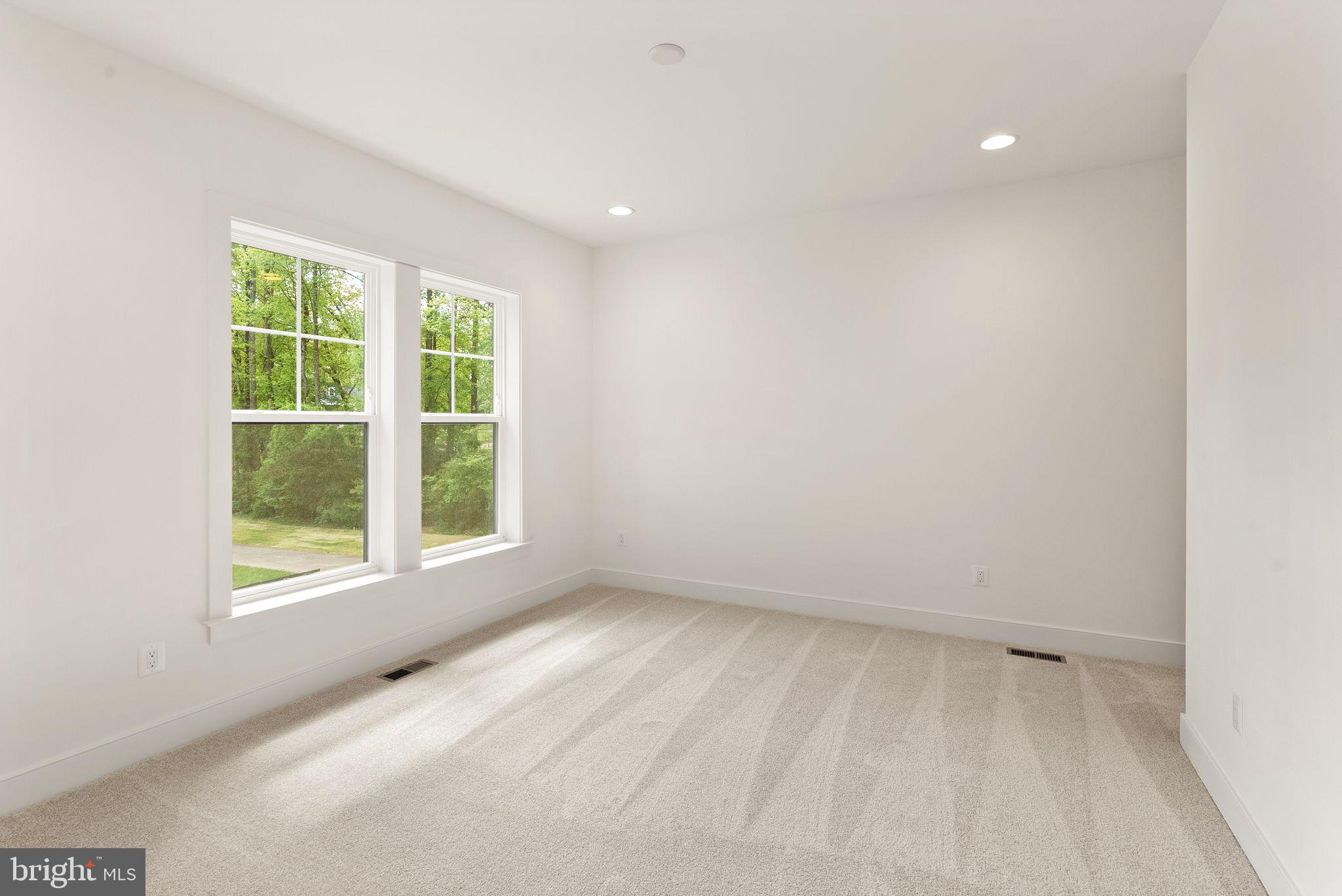 11800 Valley Road Fairfax, VA 22033 - Photo 55 of 76 an empty room with a window