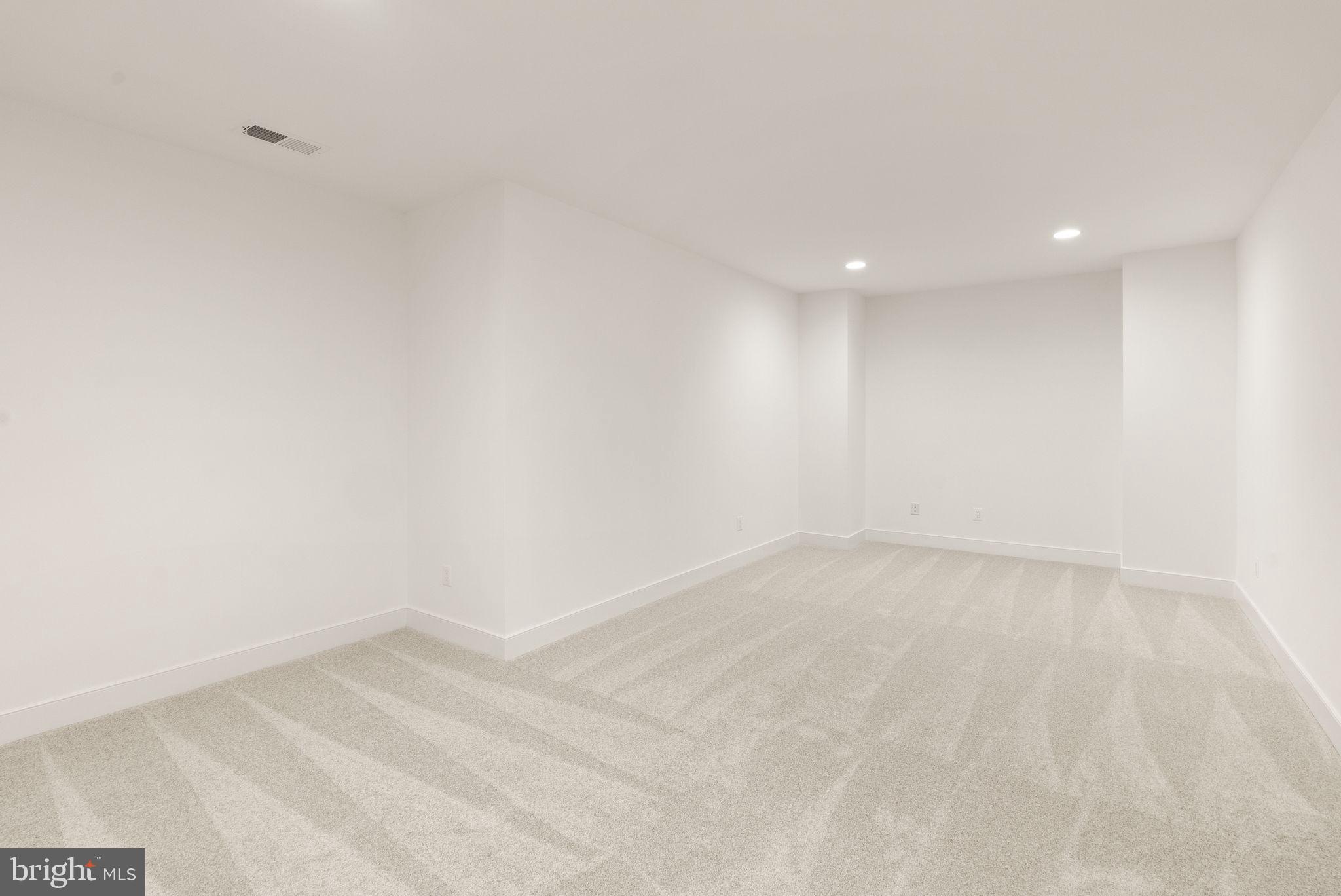 11800 Valley Road Fairfax, VA 22033 - Photo 71 of 76 a view of an empty room