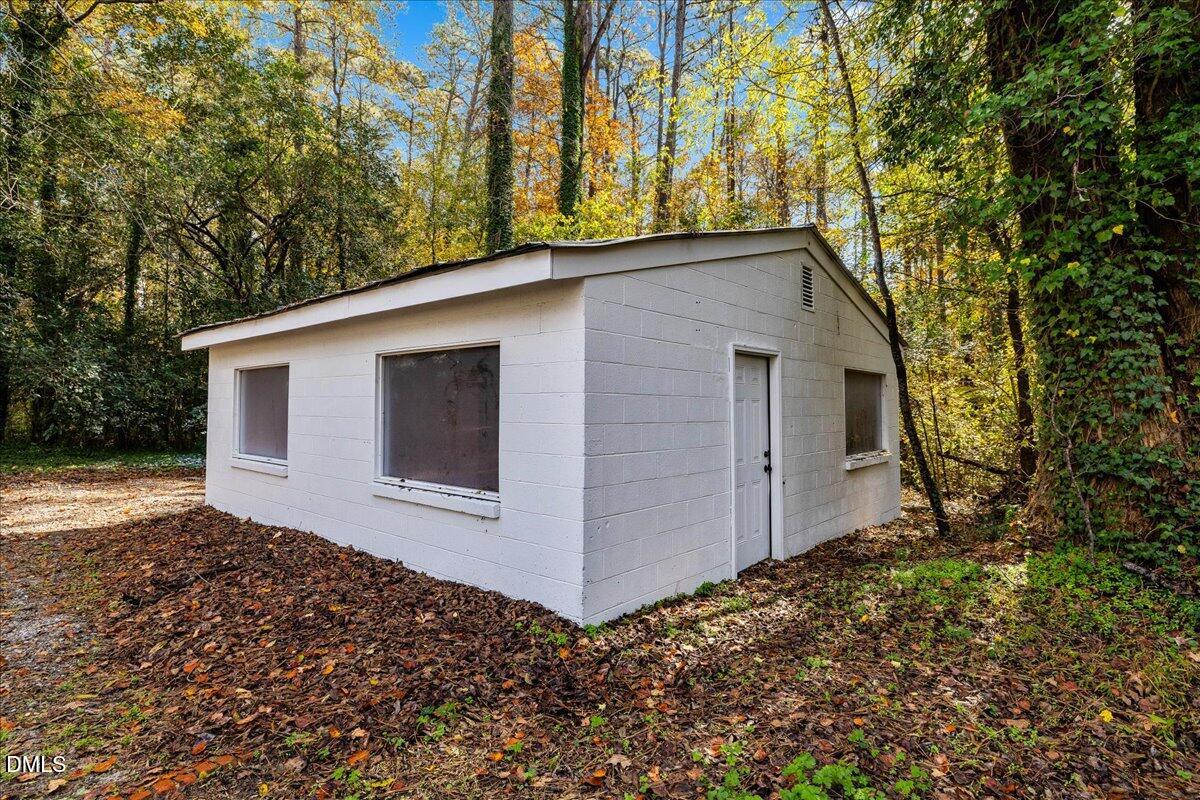 1615 Carbonton Road Sanford, NC 27330 - Photo 35 of 43 a backyard of a house with lots of green space
