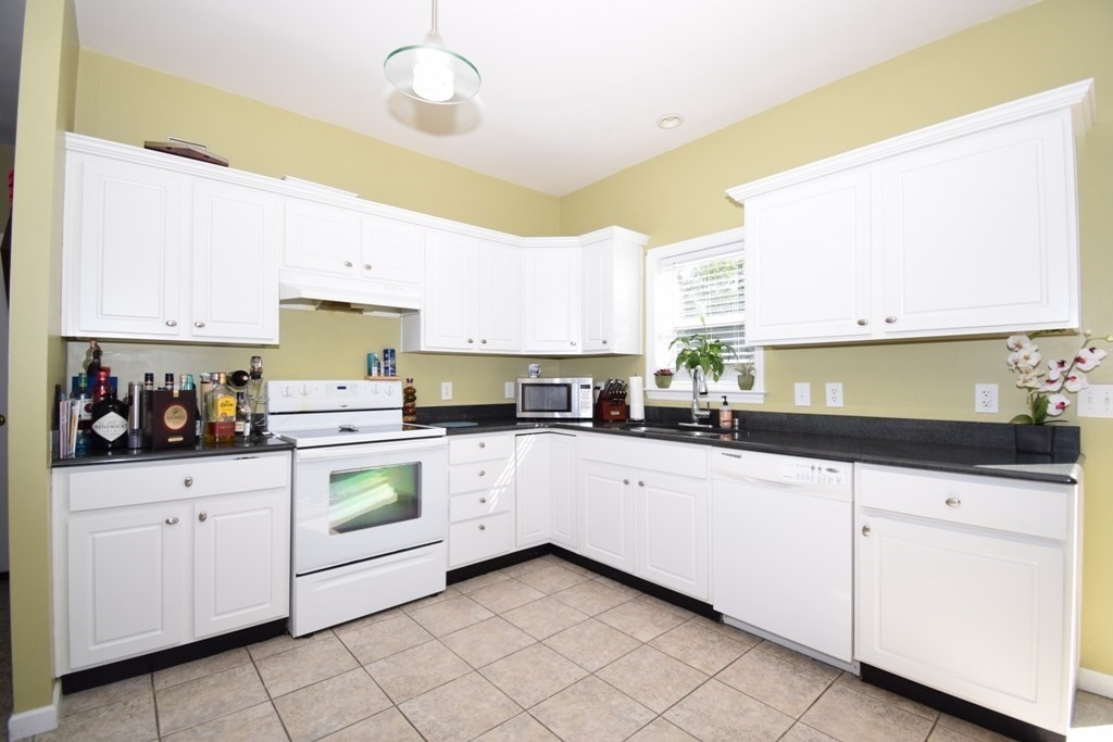 22 Arrowsic Street Worcester, MA 01606 - Photo 5 of 42 Gallery Image 5