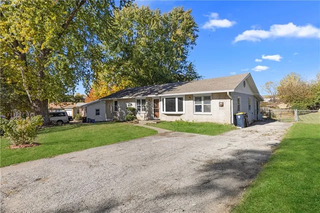 $190,000 | 426 Northwest 81st Street, Kansas City, MO 64118