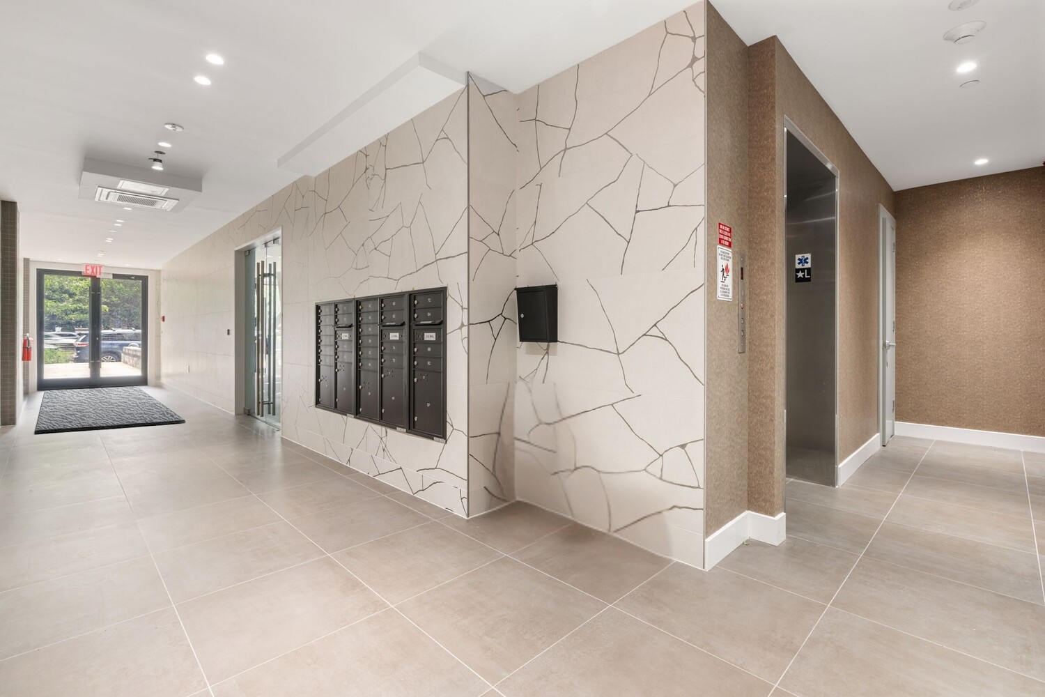 379 Ocean Parkway, Unit 3B Brooklyn, NY 11218 - Photo 17 of 23 a view of a entryway