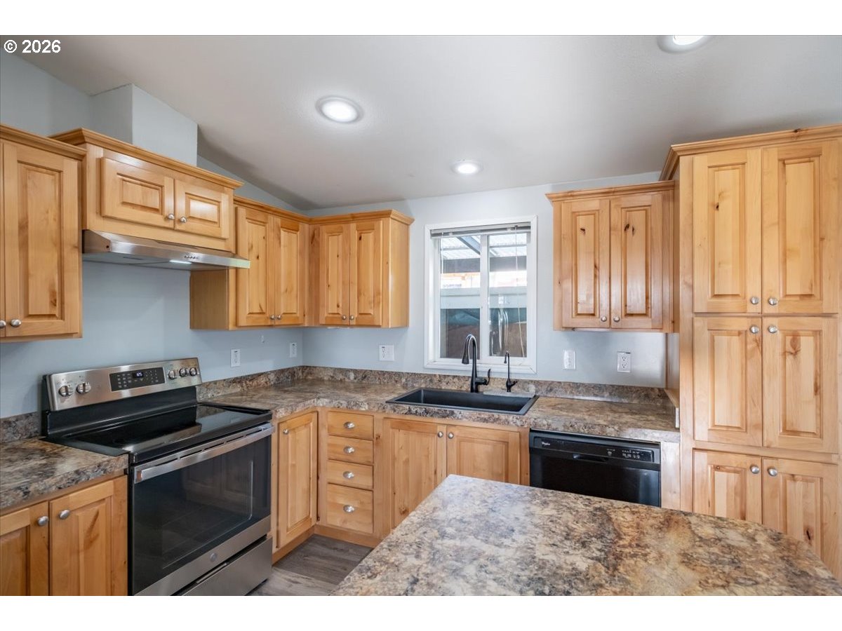 830 North Main Street Mount Angel, OR 97362 - Photo 12 of 48