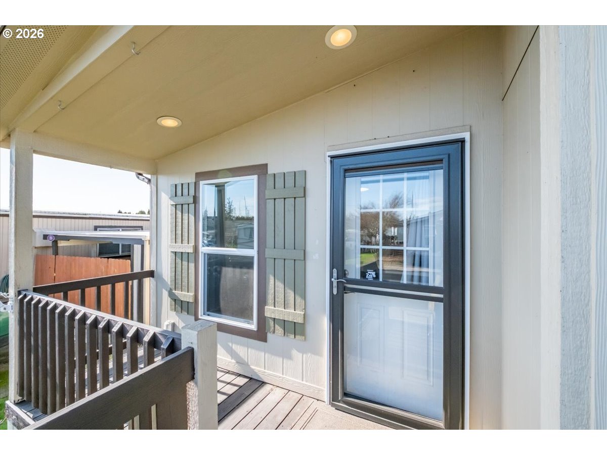 830 North Main Street Mount Angel, OR 97362 - Photo 4 of 48