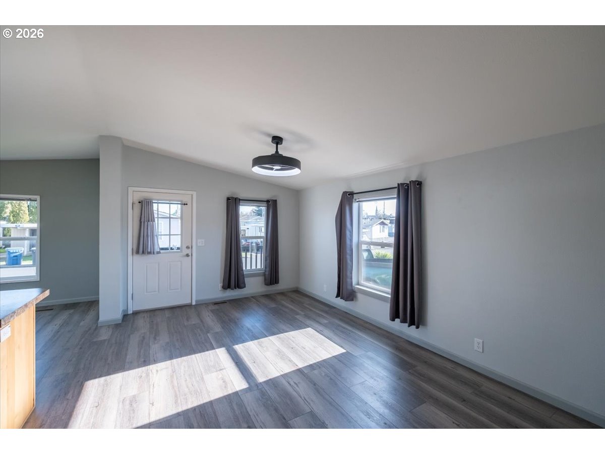 830 North Main Street Mount Angel, OR 97362 - Photo 6 of 48