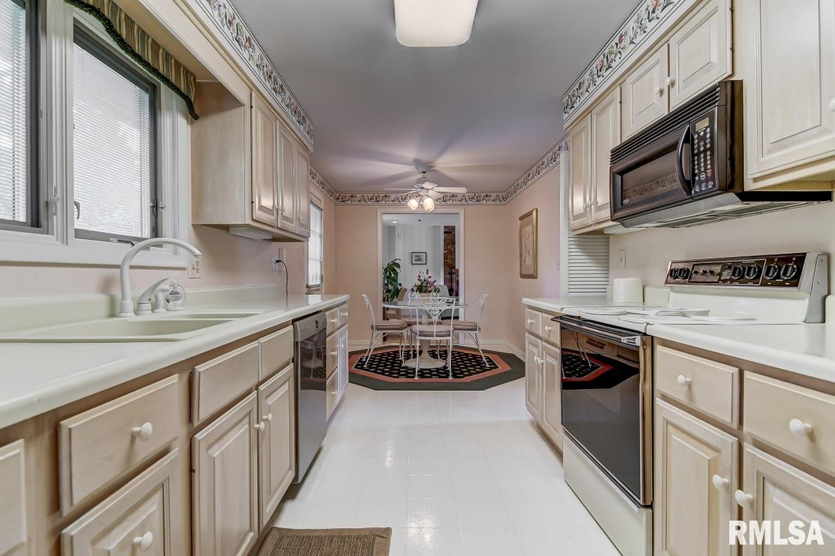 1636 Denison Drive Springfield, IL 62704 - Photo 8 of 35 Gallery Image 8
