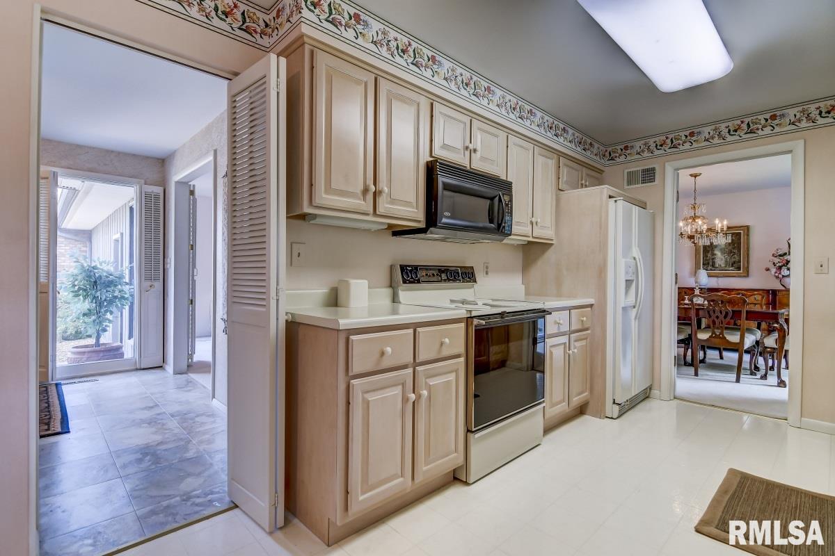 1636 Denison Drive Springfield, IL 62704 - Photo 10 of 35 Gallery Image 10