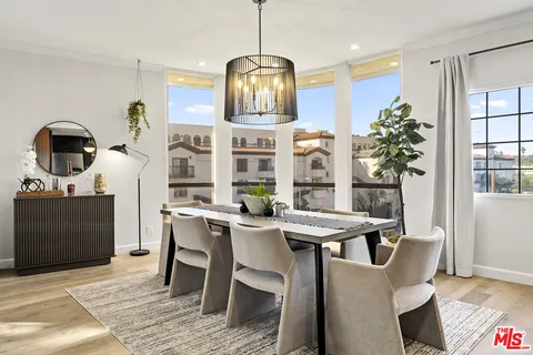 $1,370,000 | 14115 Moorpark Street, Unit 311, Sherman Oaks, CA 91423