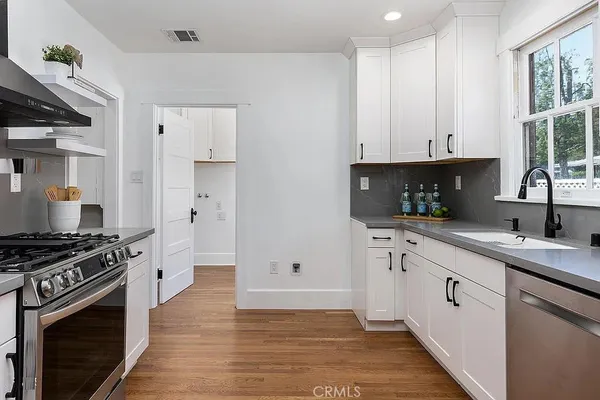 $5,900 | 977 North Hill Street, Los Angeles, CA 90012