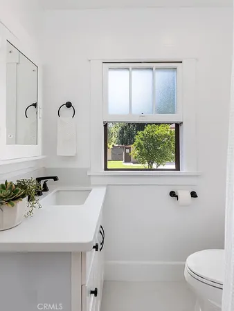 $5,900 | 977 North Hill Street, Los Angeles, CA 90012