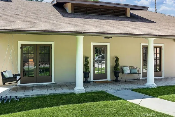 $5,900 | 977 North Hill Street, Los Angeles, CA 90012