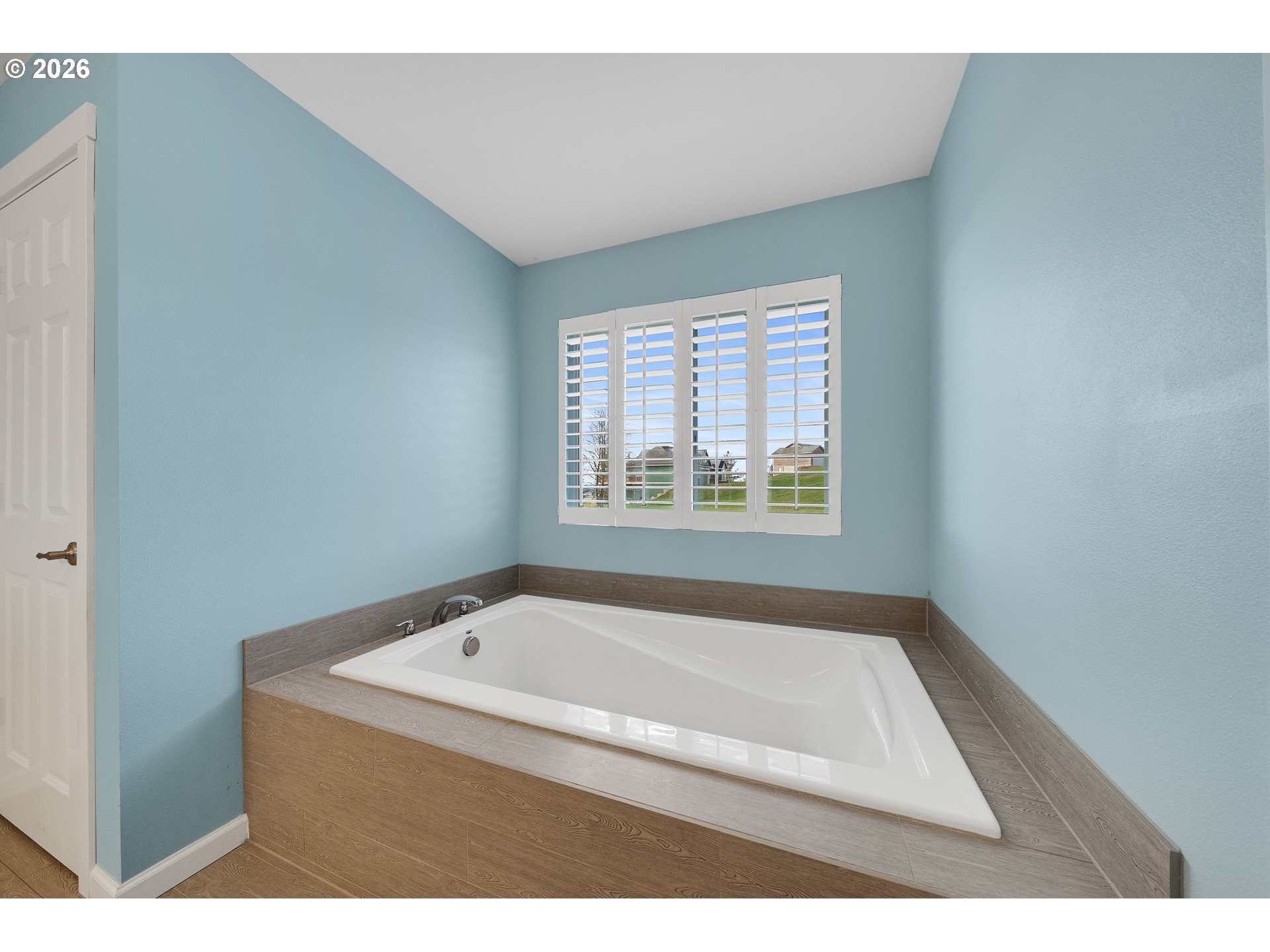 10360 Skyview Road Tillamook, OR 97141 - Photo 10 of 42 a bathroom with a bathtub