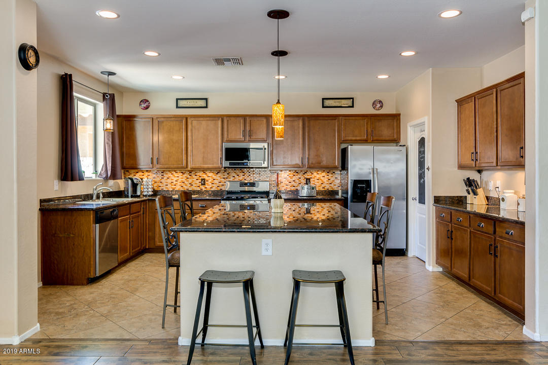 2040 South Martingale Road Gilbert, AZ 85295 - Photo 3 of 46 15-Martingale