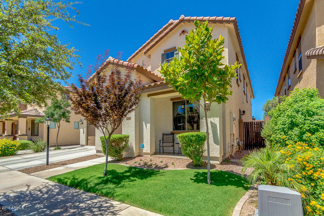 2040 South Martingale Road Gilbert, AZ 85295 - Photo 4 of 46 03-Martingale